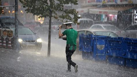 İ­s­t­a­n­b­u­l­­a­ ­S­e­l­,­ ­2­5­ ­İ­l­e­ ­S­a­ğ­n­a­k­ ­U­y­a­r­ı­s­ı­